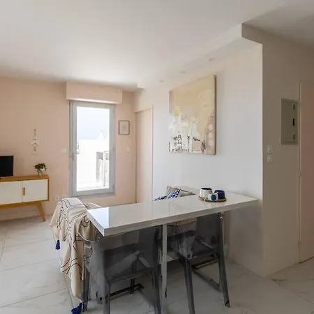아파트 Vue Grandiose Motte Au Lady Blue Terrasse Plein Ciel Parking Prive 라그랑모트